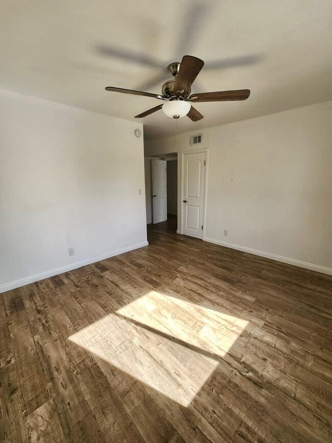 Beautiful and spacious condo in Tarzana! - Beautiful and spacious condo in Tarzana!