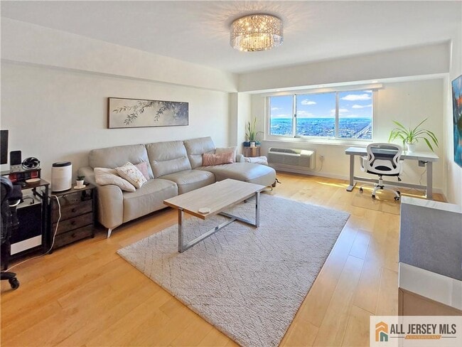 Building Photo - 110 Somerset St Unit 2209