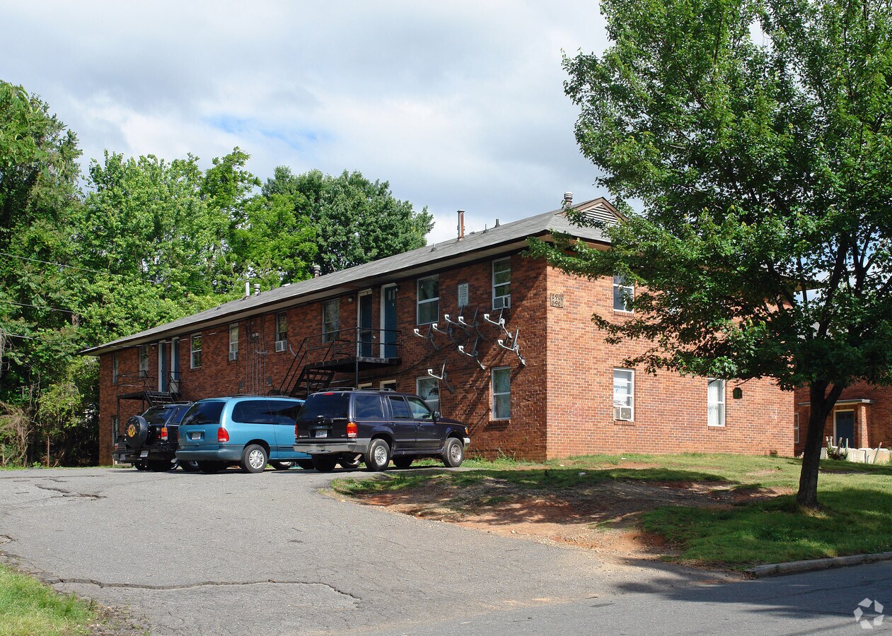 Ivy Manor Apartments - Ivy Manor Apartments