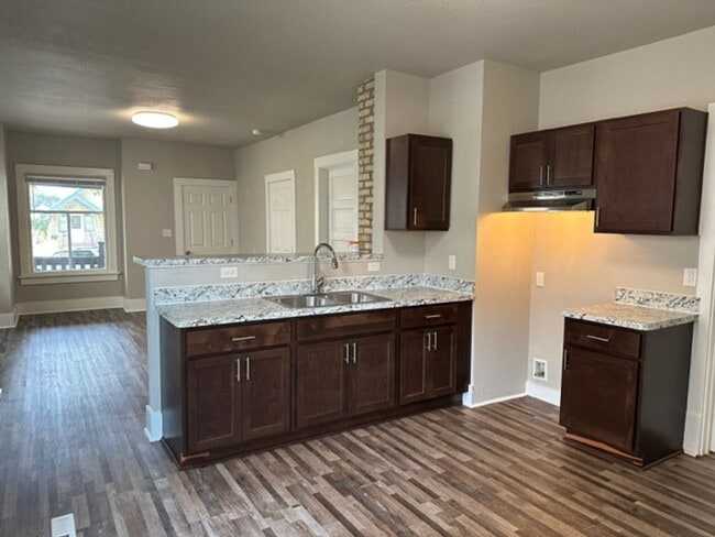 Building Photo - 20 W Melvina St Unit 1920 Lower Rental