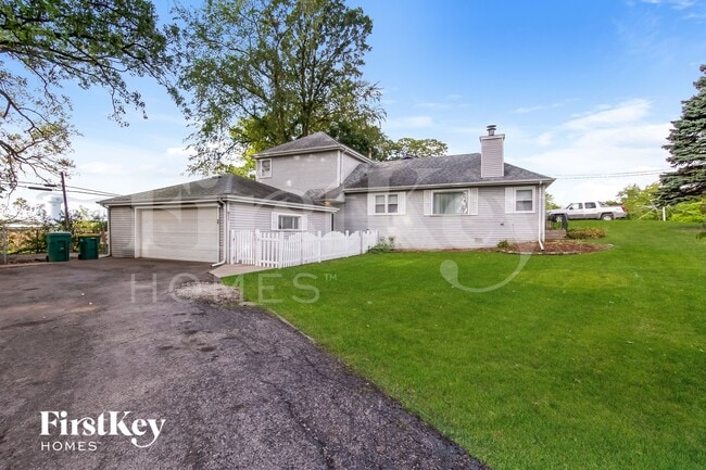 Building Photo - 611 W Oakwood Dr