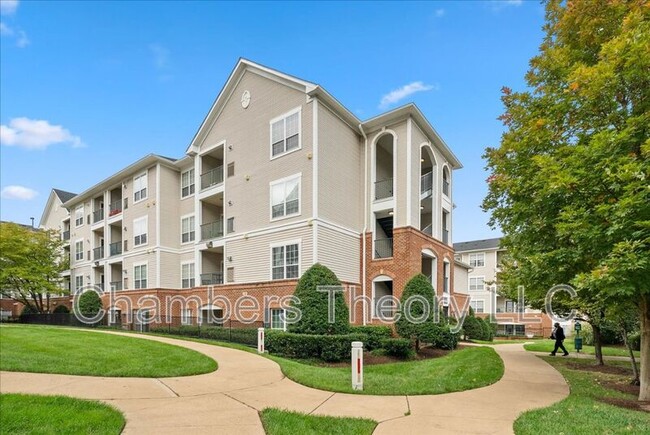 Building Photo - 4852 Eisenhower Ave Unit #237