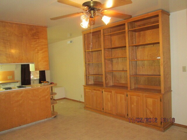 RAMONA AVENUE - 3/2, 2 Car Garage W/Auto O... - RAMONA AVENUE - 3/2, 2 Car Garage W/Auto O... House