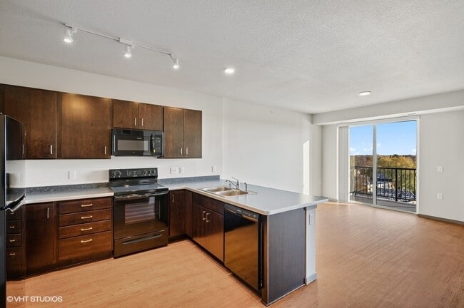 Building Photo - Lake Street Dwelling Rental