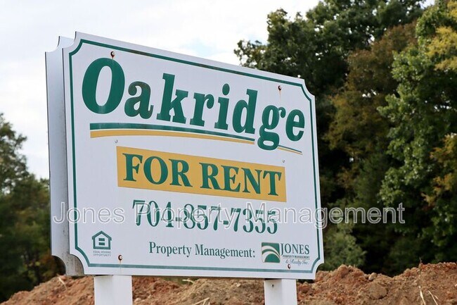 Photo - 2744 White Oak Ln