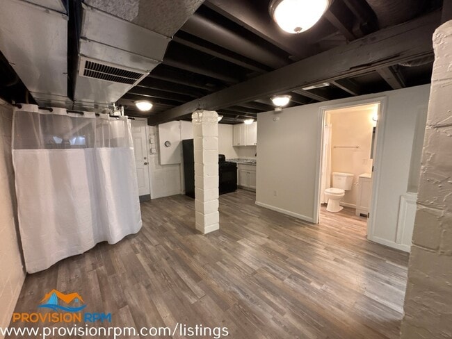 Photo - 2916 Cornwall Rd