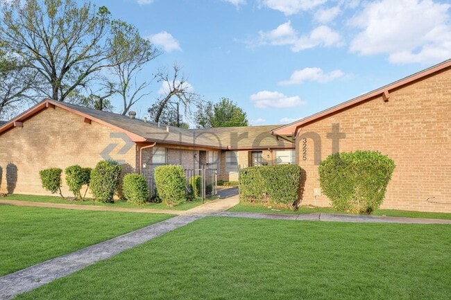 Photo - 3225 Crites St