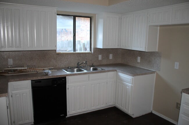 Photo - 717 Cross Ridge Circle North