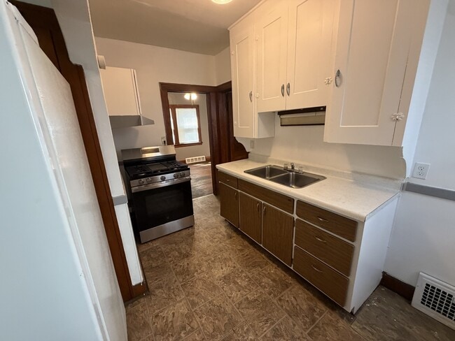 7204 Lawn Ave Unit Down Front