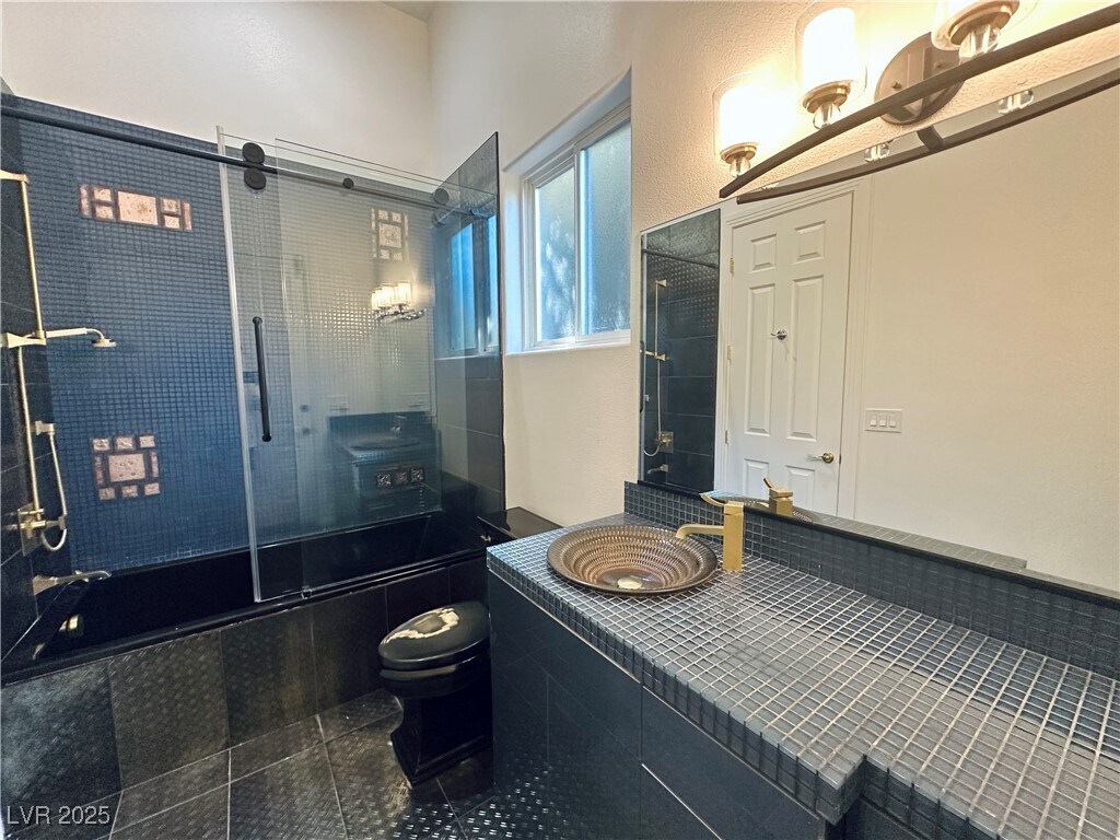 Photo - 2025 Grouse St