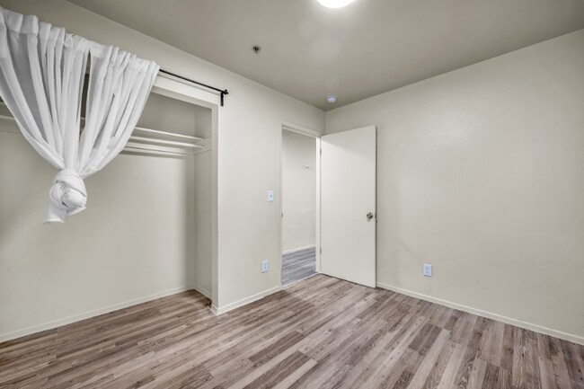 Photo - 5243 Huntington Dr Unidad 5