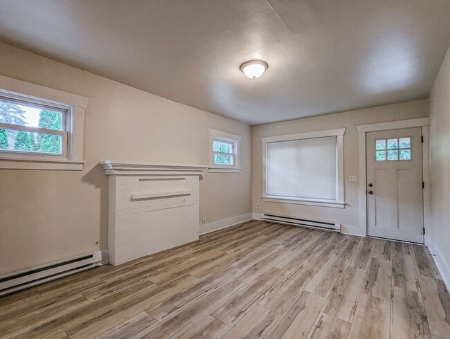 Photo - **Move-In Special** Charming & Recently updated 2 bed, 1 bath home!