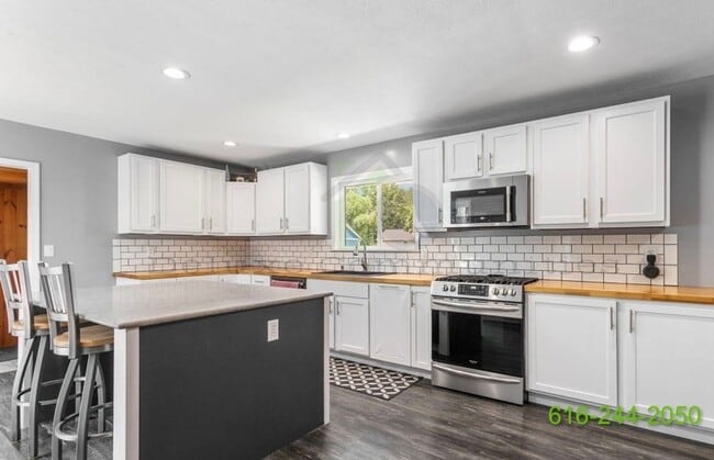 Photo - Zeeland Gem! Gorgeous 2 Bed/2 Bath Single-...
