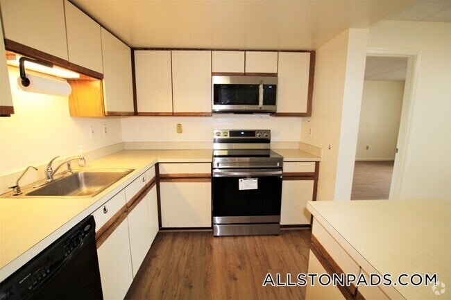 Building Photo - 85 Brainerd Rd Unit 303 Rental
