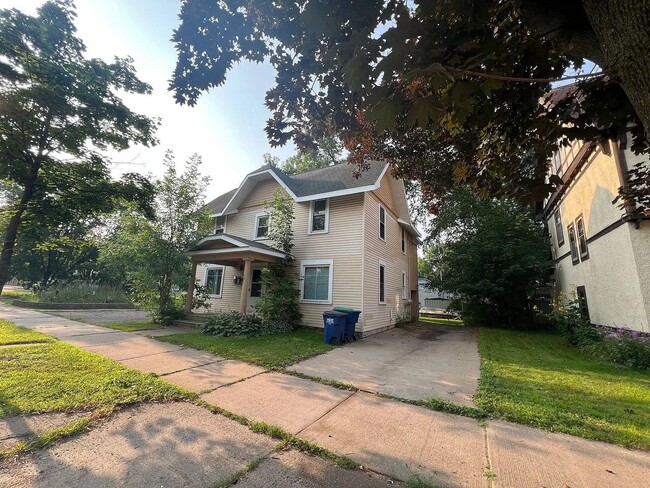 Building Photo - 707 Franklin St Unit #1