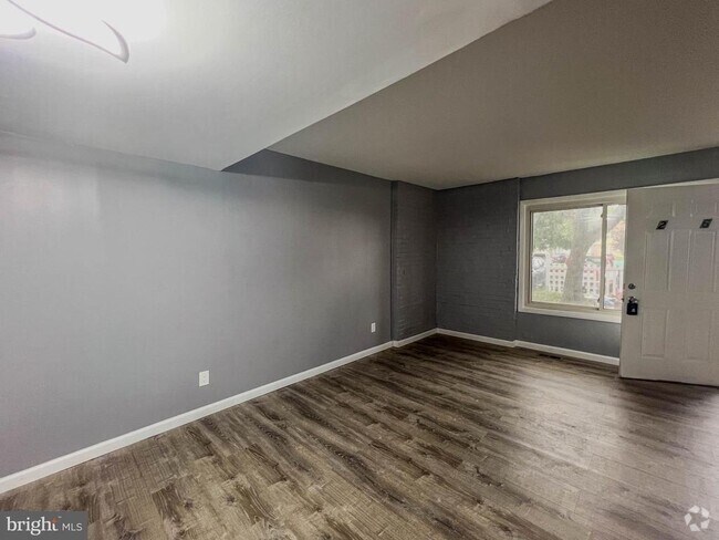 Building Photo - 26 Medford Ct Rental