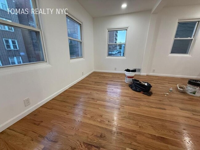 Building Photo - 41 Caryl Ave Unit 2