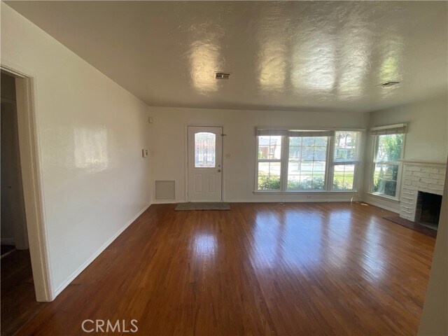 Photo - 3552 Genevieve St N