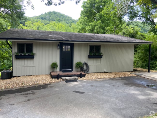 Building Photo - 115 Longwood Rd Rental