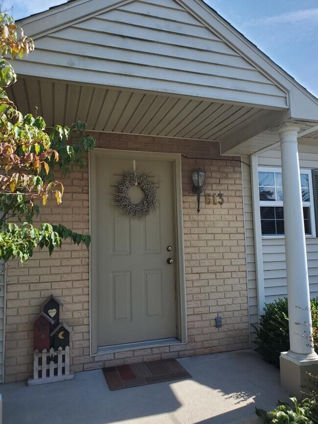 Photo - 613 W Hobart Ave Unit 613