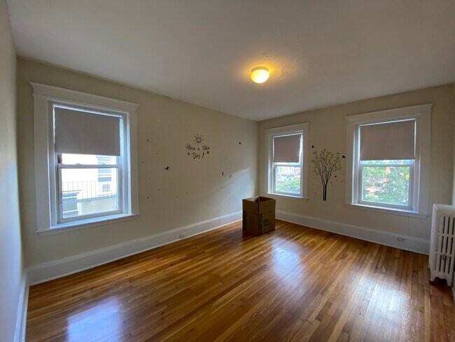 Building Photo - 1322 Commonwealth Ave Rental