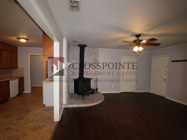 Photo - Beautiful 3 bedroom 2 bath home in Flint! Lease Take Over!
