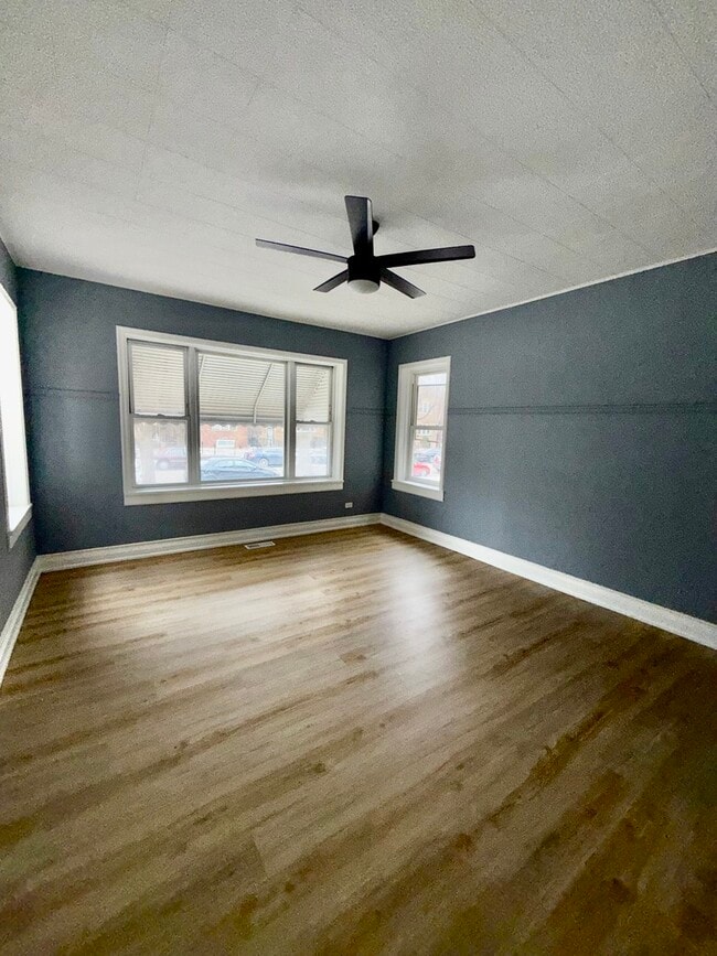 Photo - 1741 N Mayfield Ave Unit 1