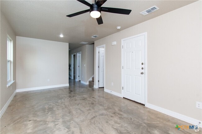 Building Photo - 806 Meadow Cir Rental