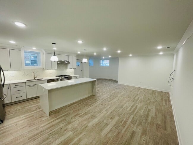 Photo - 843 W Wellington Ave Unit G