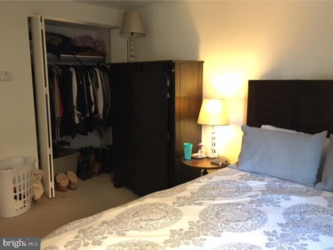 Photo - 219 S 18th St Unidad 1416