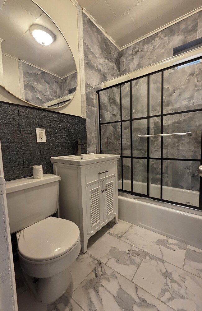 Photo - 159 W 10th St