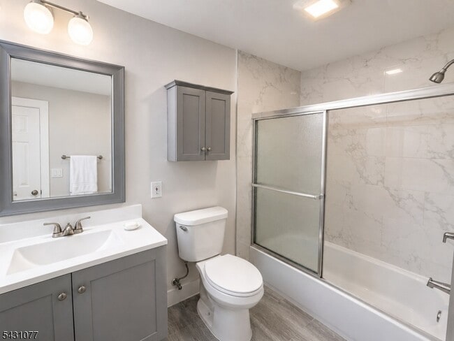 Photo - 160 Elm St