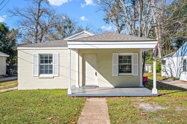 554 Mohawk St