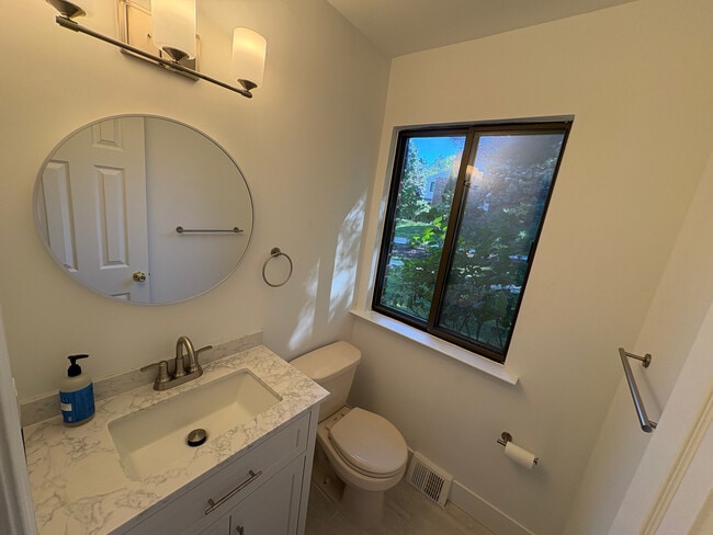 Photo - 101 Elgin Ct