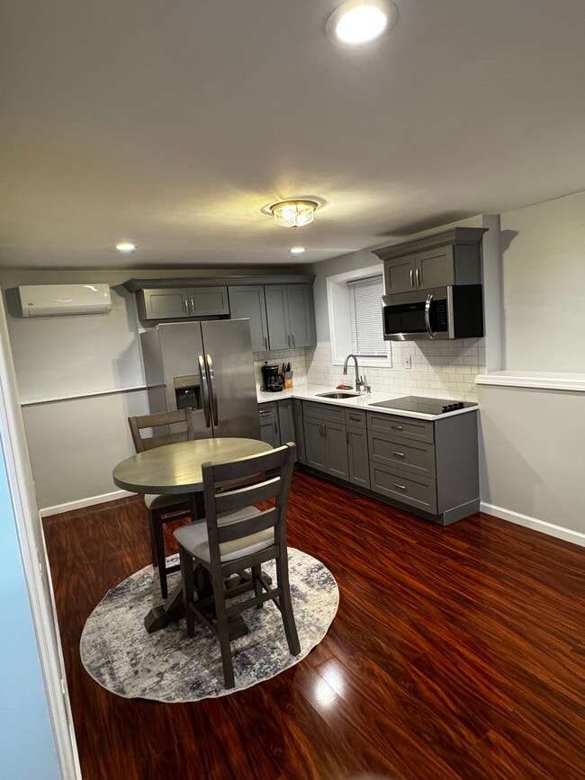 Building Photo - 155 Breakneck Rd Unit Basement Apartment
