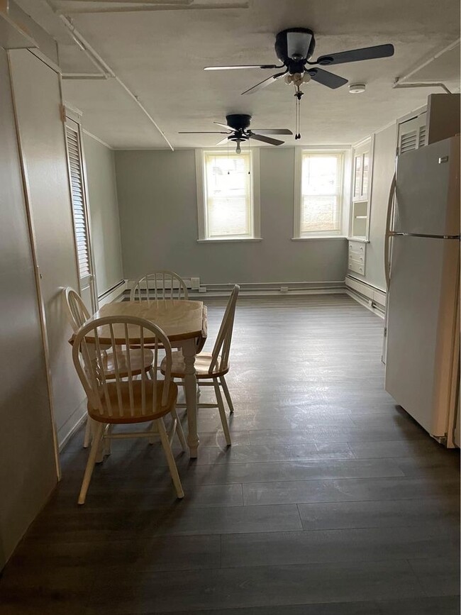 Photo - 115 W 13th St Unit Apt 3