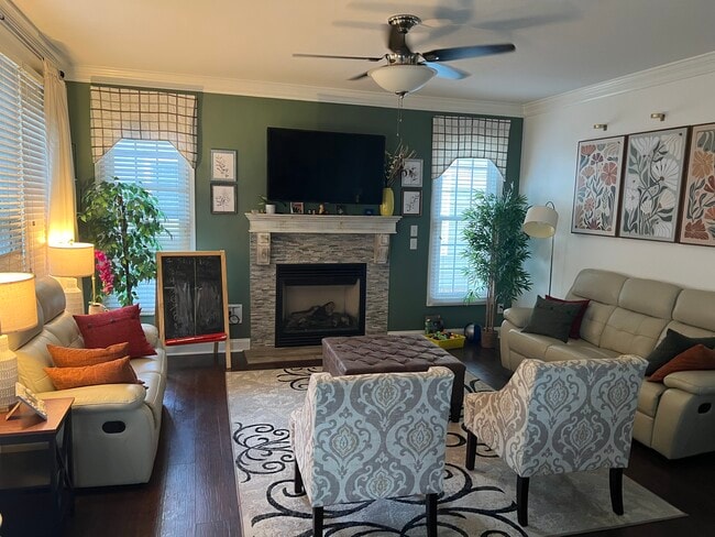 Living - 133 Fort Jackson Rd