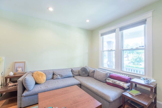 Photo - 628 Madison St NW