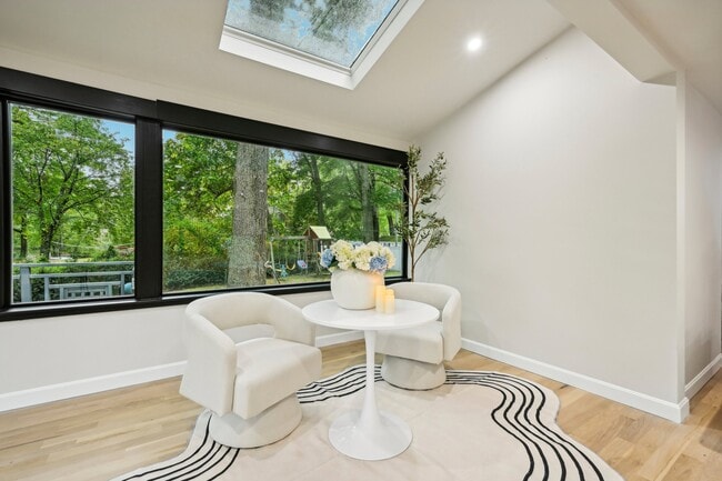 Photo - 10 Oakridge Ave