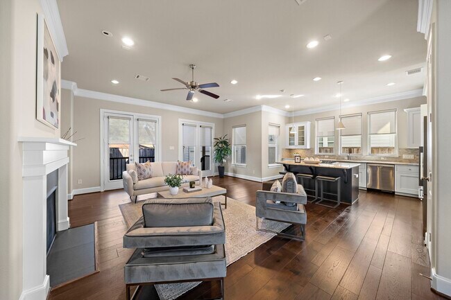 Photo - 4533 Polk St