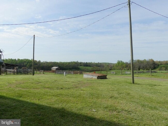 Photo - 792 Willis Rd