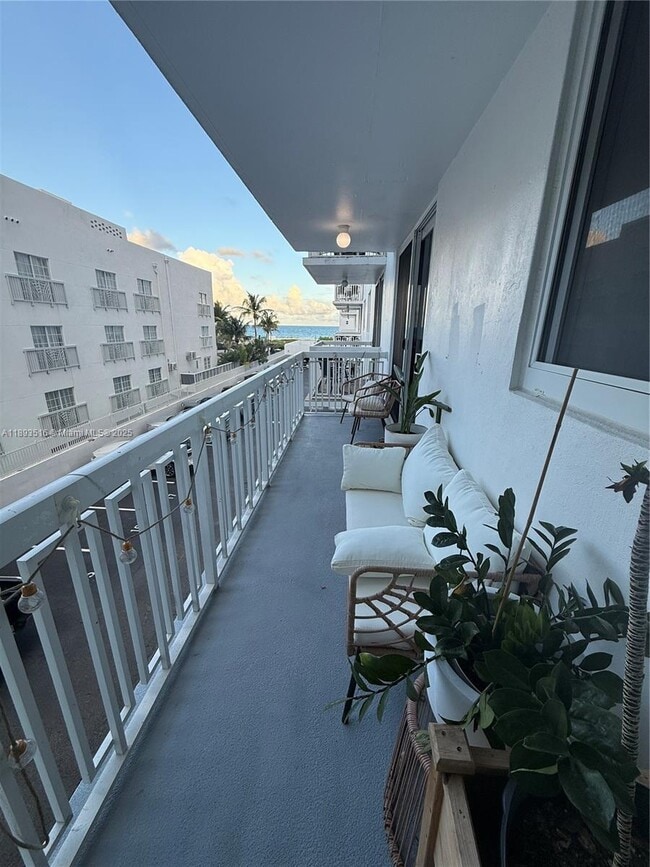 Building Photo - 401 Ocean Dr Unit 325