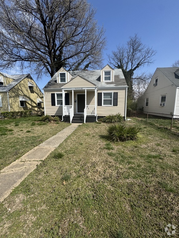 Building Photo - 1110 E 16th St Rental