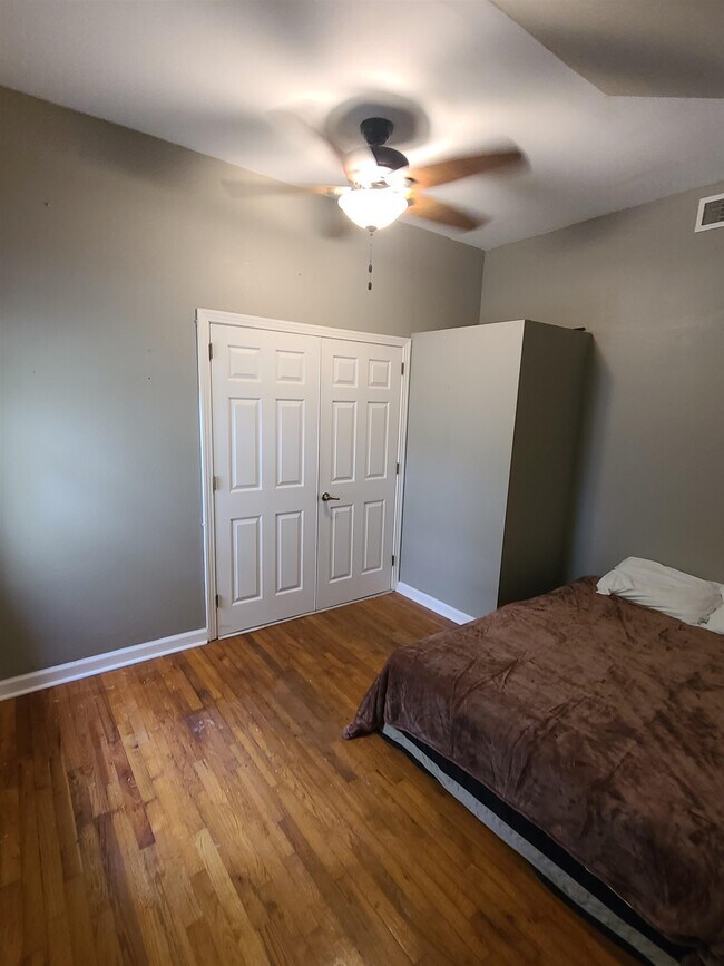 Photo - 207 Edwards St