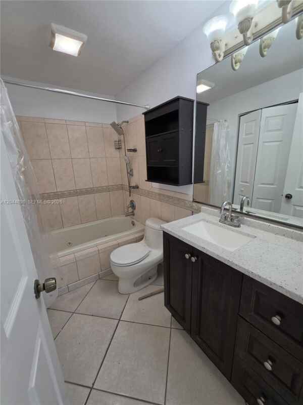 Photo - 5720 Douglas St