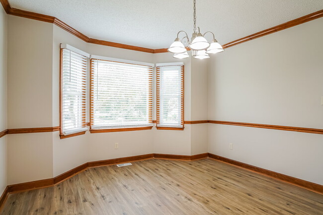 Photo - 1113 Buttercup Ln