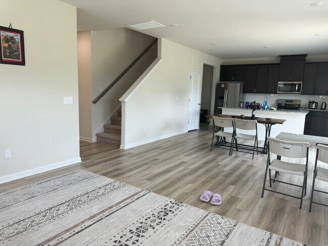 Room in Duplex on Stratified Ct