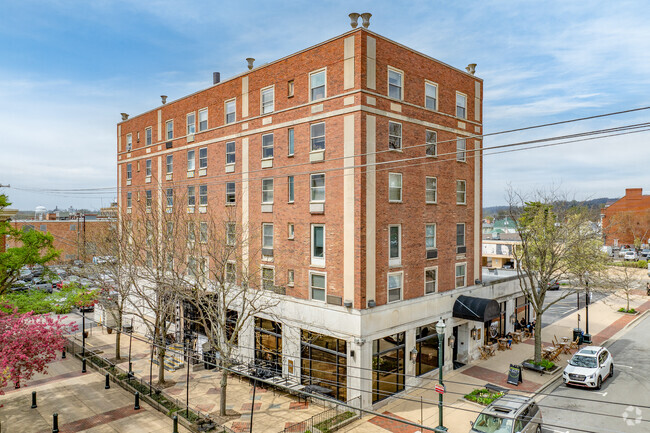 Building Photo - The Studios at 123 Rental