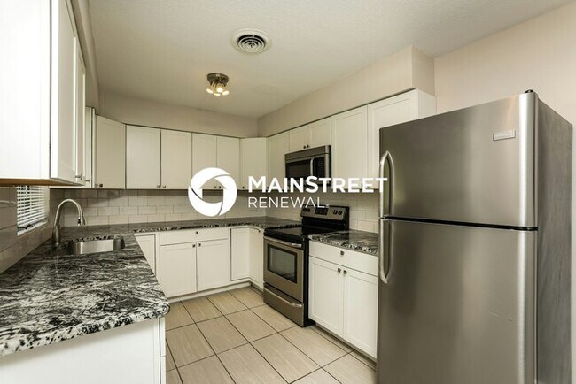 Photo - 4 Bedroom Pet-Friendly Home in Deland, FL with Main Street Renewal