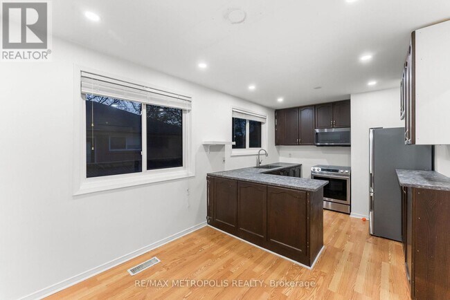 Photo - 312 Palmerston Ave